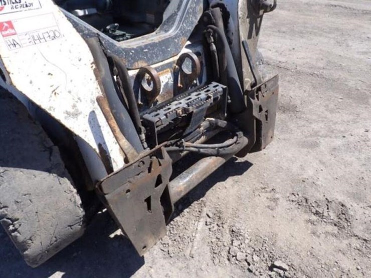 2014-bobcat-s590-image-22