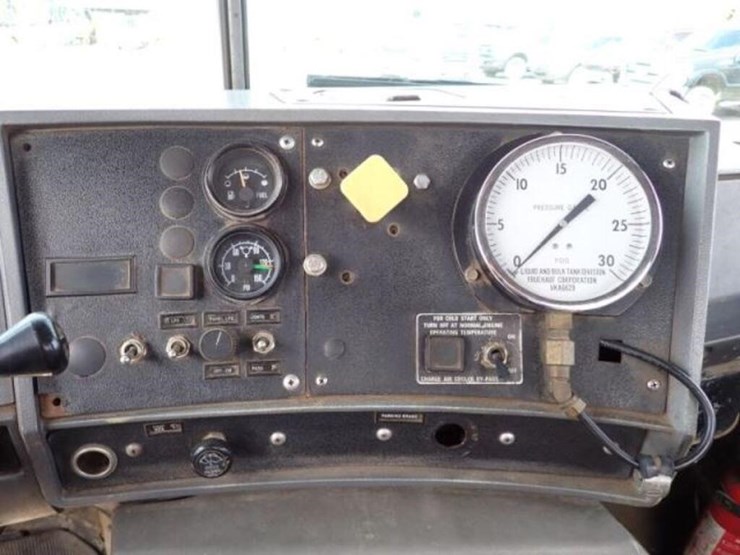 1993-mack-rd690s-image-17
