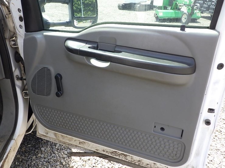 2005-ford-f550-image-33