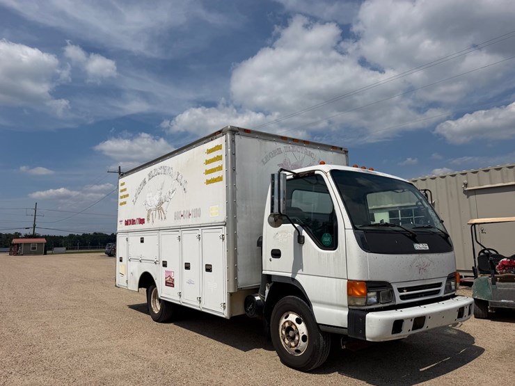 2005-isuzu-npr-image-2
