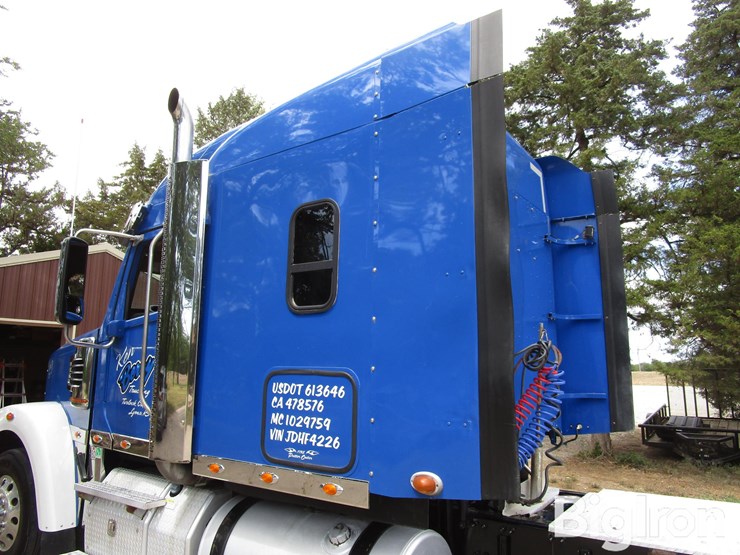 2018-freightliner-122sd-image-14