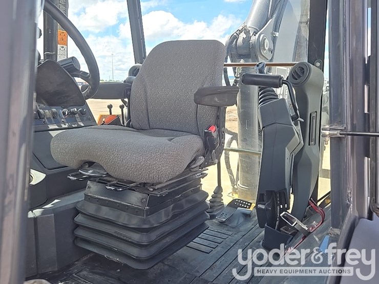 2020-deere-310sl-image-42