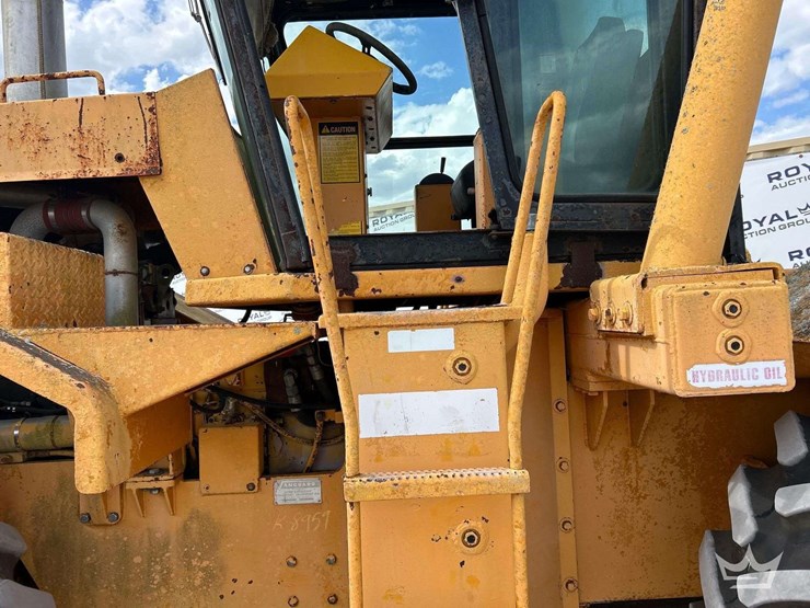 vanguard-v215-ph-4wd-articulating-heavy-haul-agricultural-tractor-image-12
