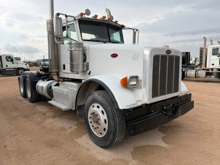 2013-peterbilt-367-image-2