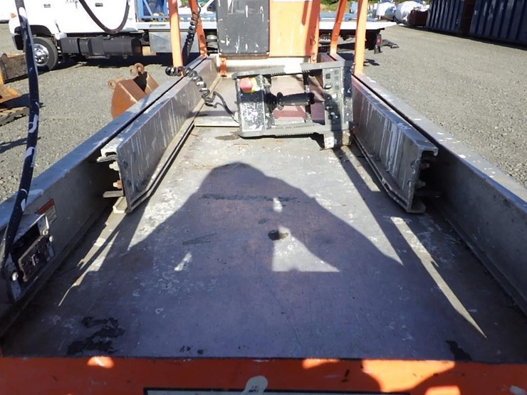 2006-jlg-2030es-image-10