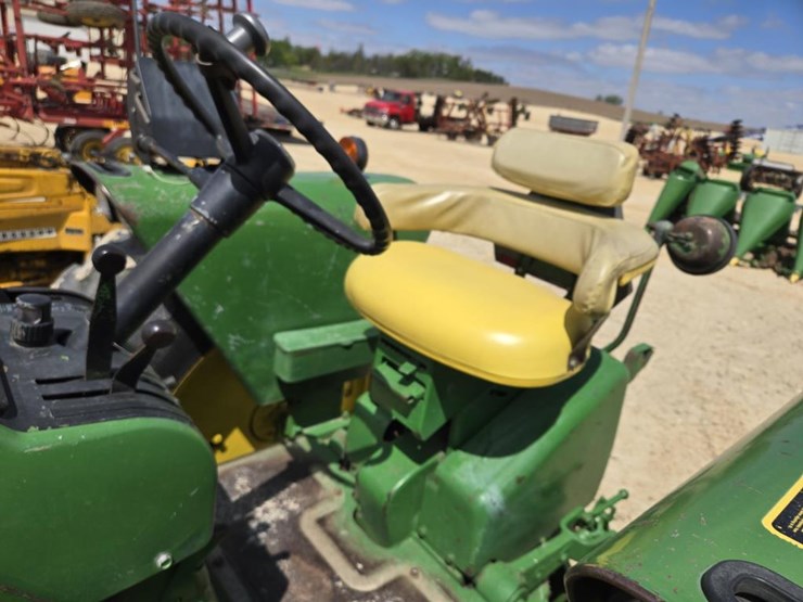 john-deere-3010-image-10