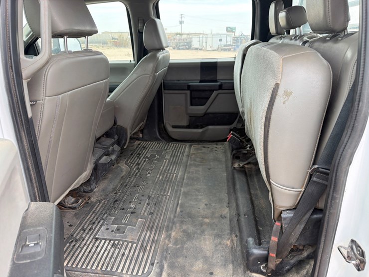 2021-ford-f350-image-8