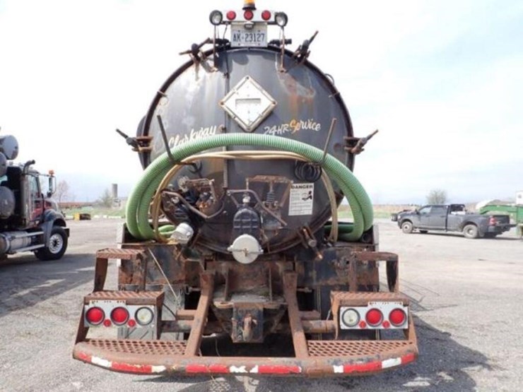 inoperable-2005-mack-cv713-tri/a-vacuum-truck-1m2a-image-6