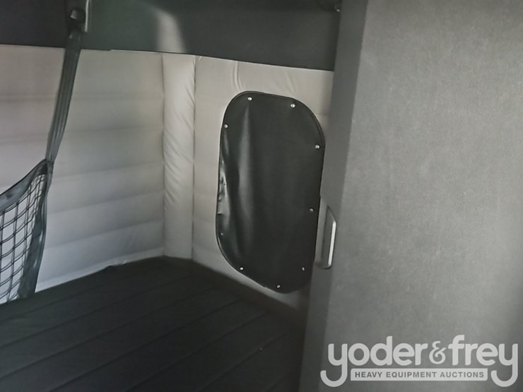 2019-freightliner-cascadia-125-image-35