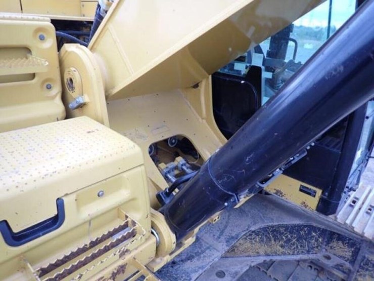 2015-caterpillar-349fl-image-62
