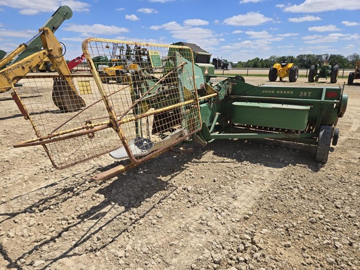 john-deere-24t-image-10