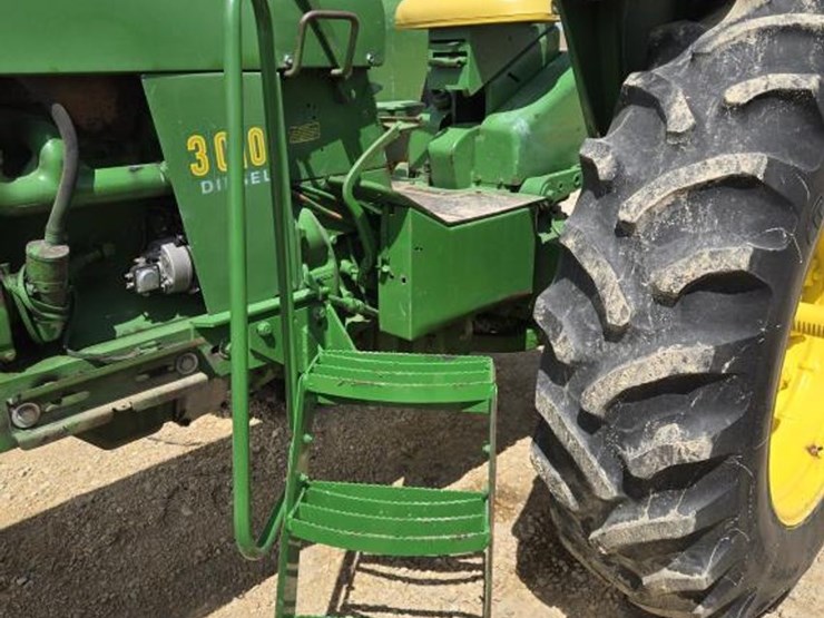 john-deere-3010-image-7