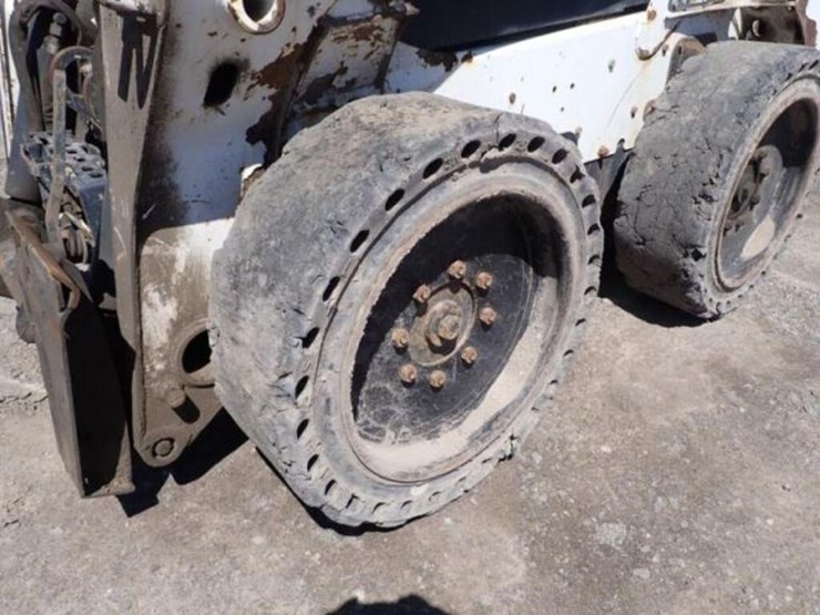 2014-bobcat-s590-image-23