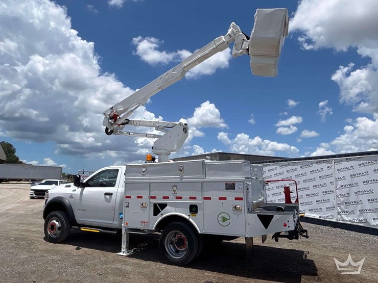 2021-ram-5500-chassis-4x4-altec-at37g-37ft.-bucket-truck-image-6