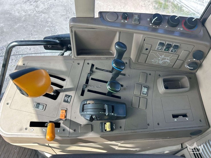 2014-john-deere-6125m-image-15