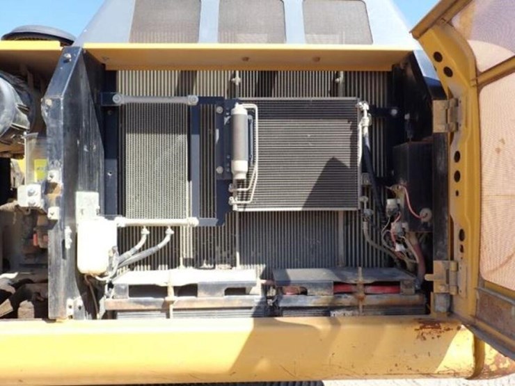 2017-deere-250g-lc-image-66