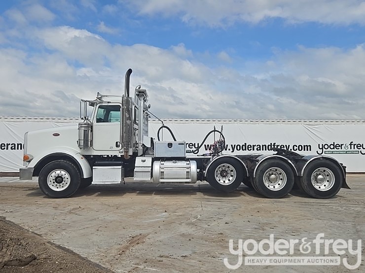2010-peterbilt-367-image-2