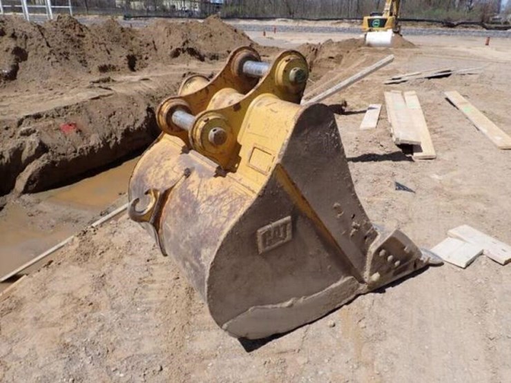 2021-caterpillar-323-image-76