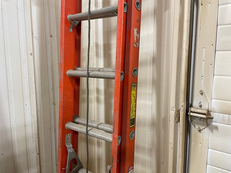 #4584-•-louisville-fiberglass-extension-ladder-image-3