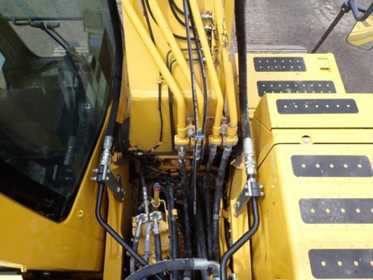 2022-komatsu-pc210-lc-11-image-72