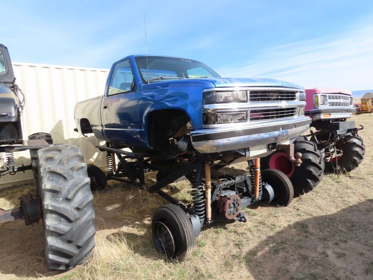 1999-chevrolet-silverado-monster-truck-image-12