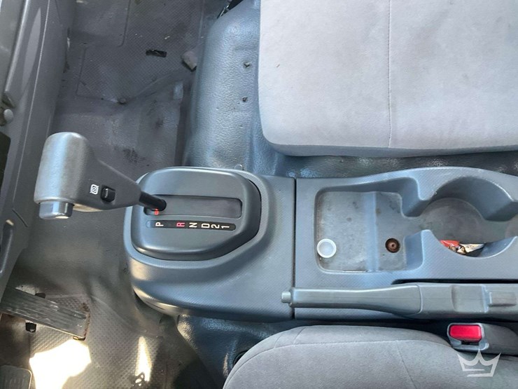 2013-isuzu-nrr-image-15