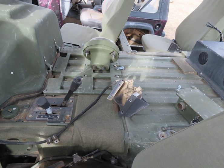 2009-am-general-humvee-4x4-image-11