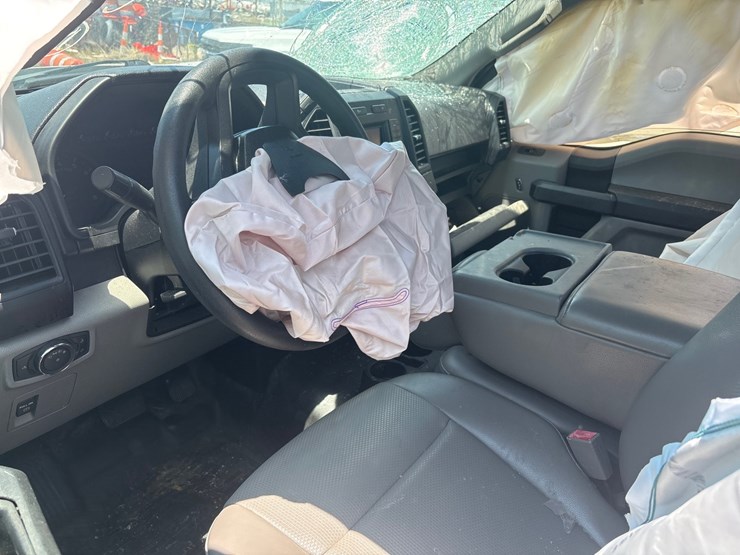 #51-•-2019-ford-1/2-ton-pickup-image-4