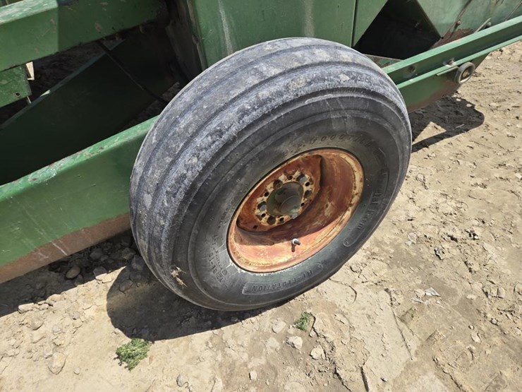 john-deere-300-image-5