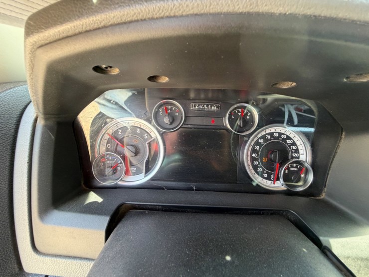 2014-dodge-2500-image-13