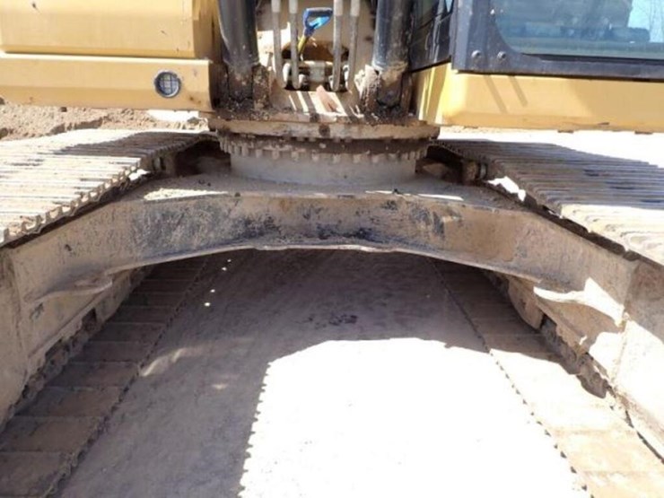 2021-caterpillar-323-image-28