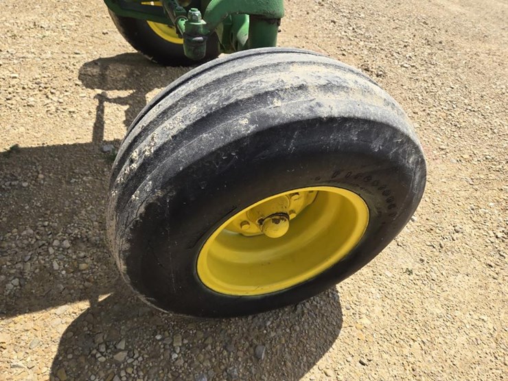 john-deere-3010-image-22