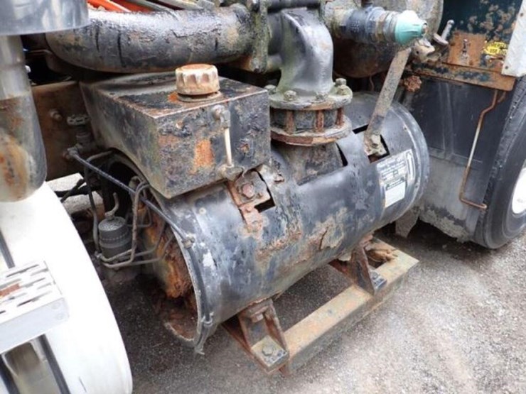 inoperable-2005-mack-cv713-granite-tri/a-vacuum-tr-image-41