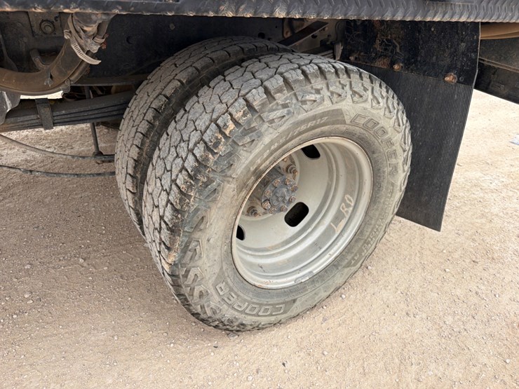 2021-ford-f350-image-7