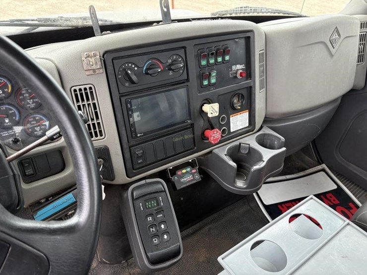 2010-international-durastar-4300-image-18