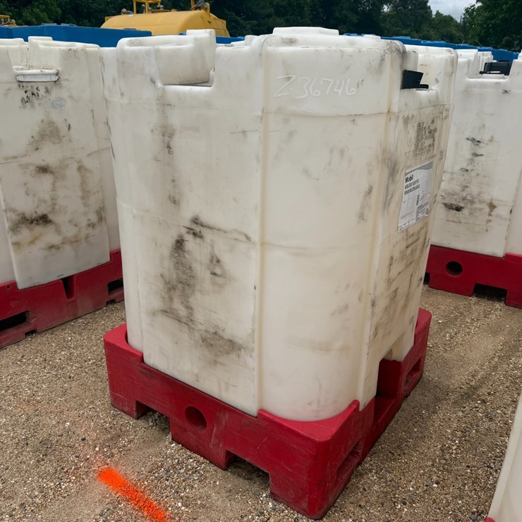 #1660 • 330 GALLON PLASTIC STORAGE OIL TANK
