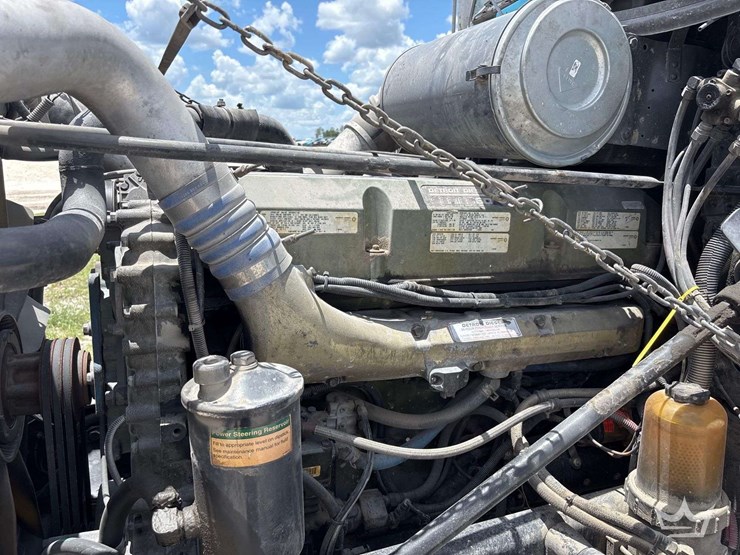 2000-freightliner-fld120-image-8