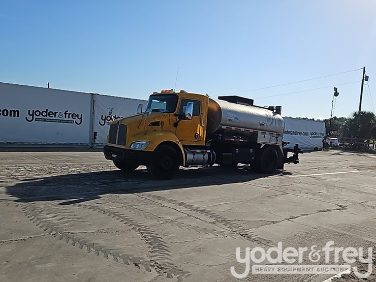 2016-kenworth-t300-image-2