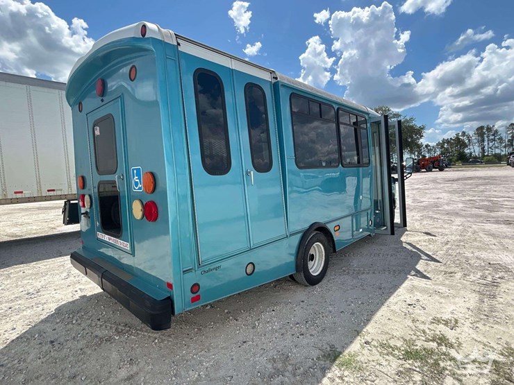 2018-ford-e450-image-3