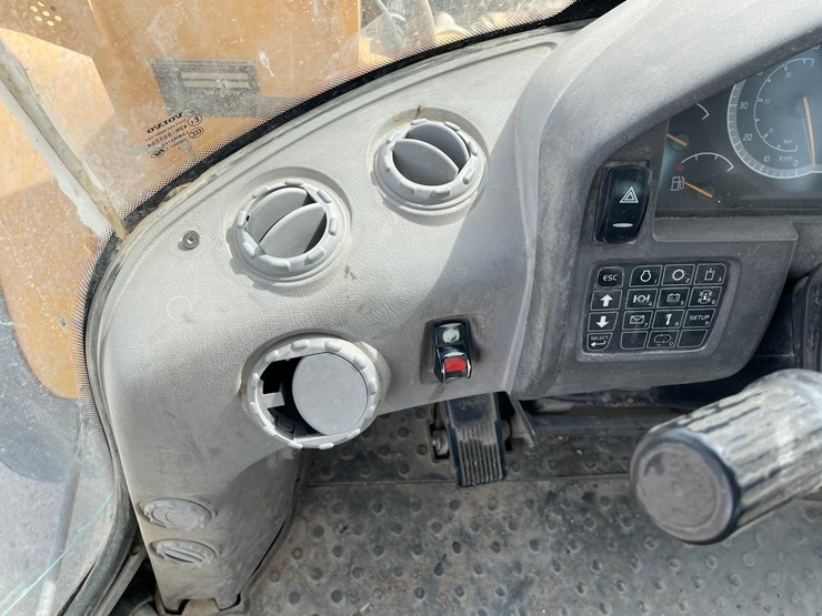 2014-volvo-l120h-image-131