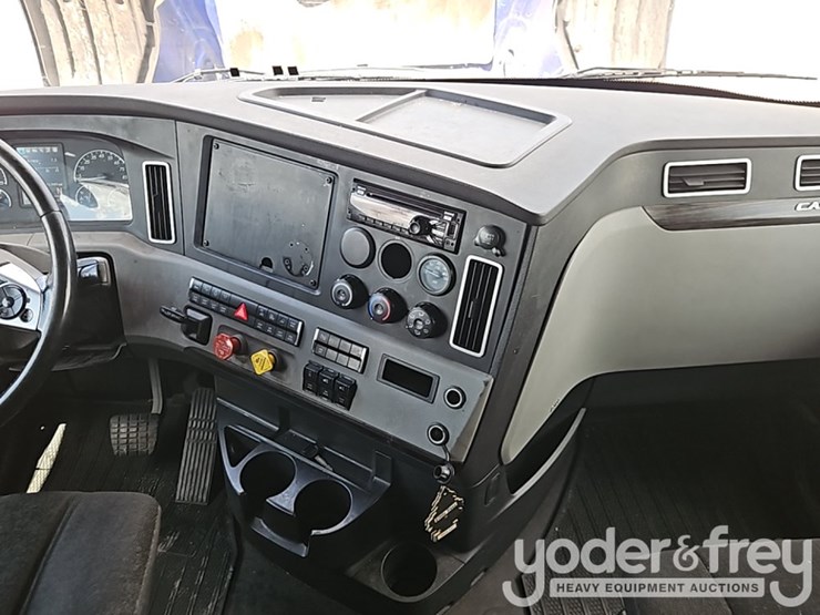 2019-freightliner-cascadia-125-image-38