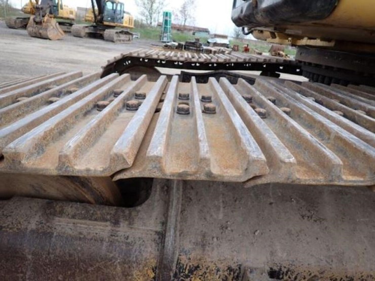 2015-caterpillar-349fl-image-33