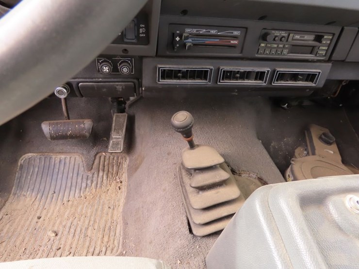 1989-jeep-laredo-4x4-image-14