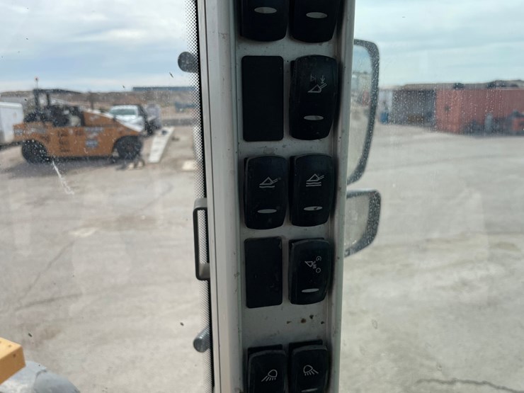 2014-volvo-l120h-image-128