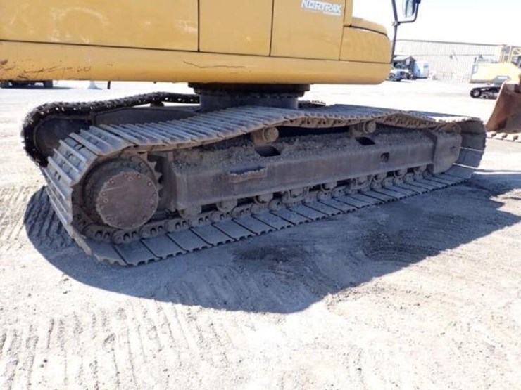 2017-deere-250g-lc-image-51