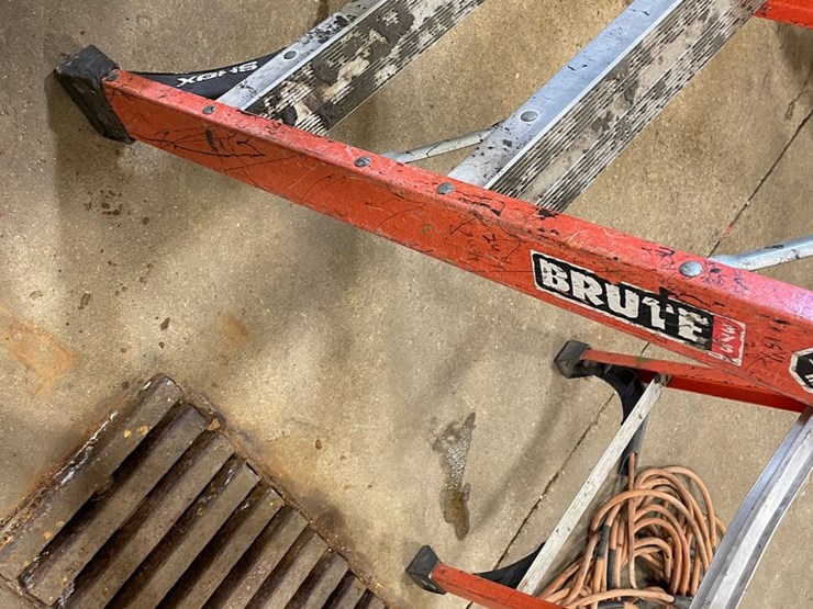 #4593-•-louisville-fiberglass-step-ladder-image-5