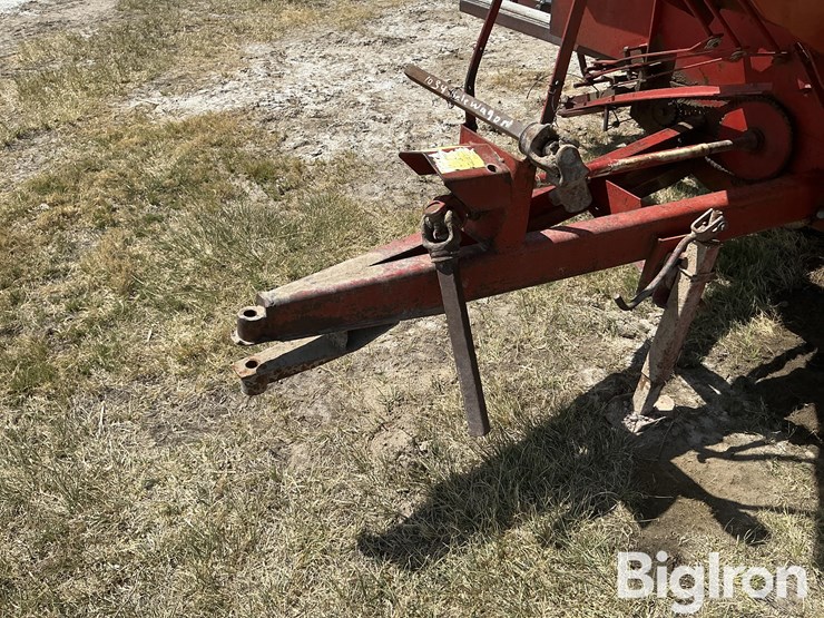 new-holland-1034-image-18