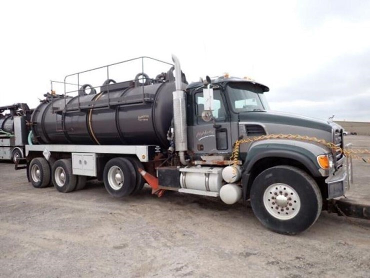 inoperable-2005-mack-cv713-granite-tri/a-vacuum-tr-image-3