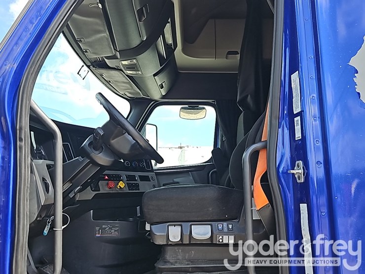 2019-freightliner-cascadia-125-image-28