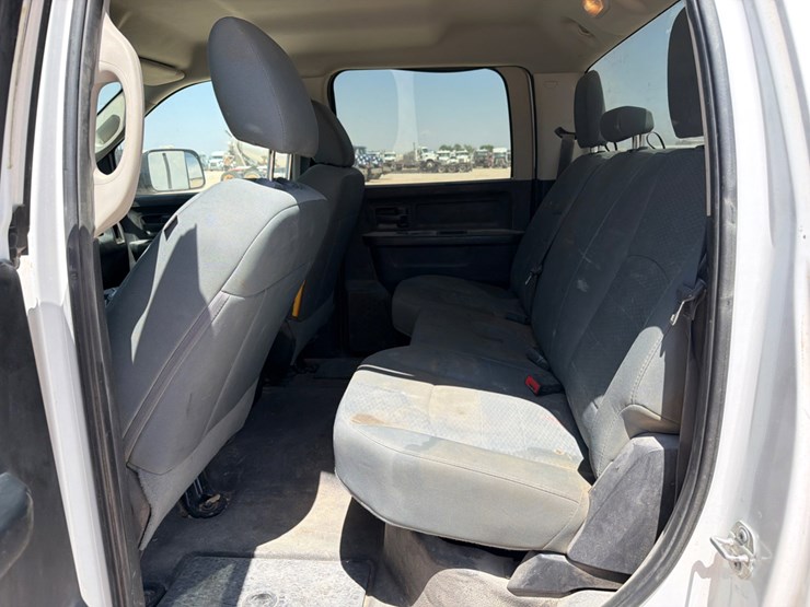 2016-dodge-ram-3500-image-7
